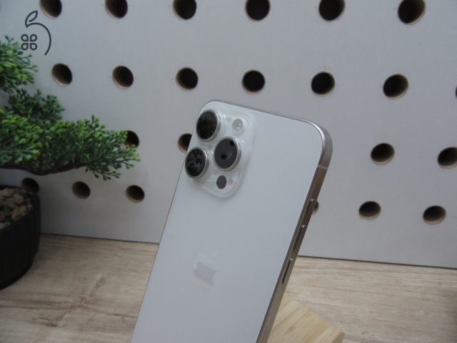 Apple iPhone 15 Pro Max - White - Használt, karcmentes - 256 Gb