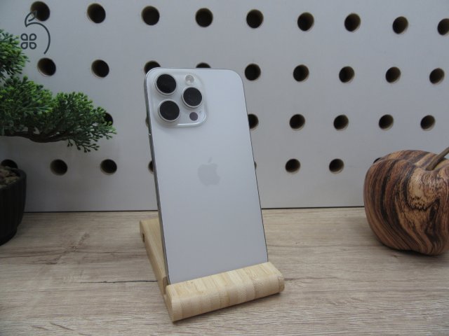 Apple iPhone 15 Pro Max - White - Használt, karcmentes - 256 Gb