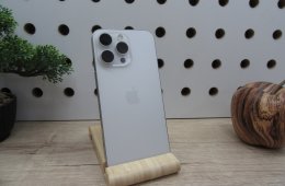 Apple iPhone 15 Pro Max - White - Használt, karcmentes - 256 Gb