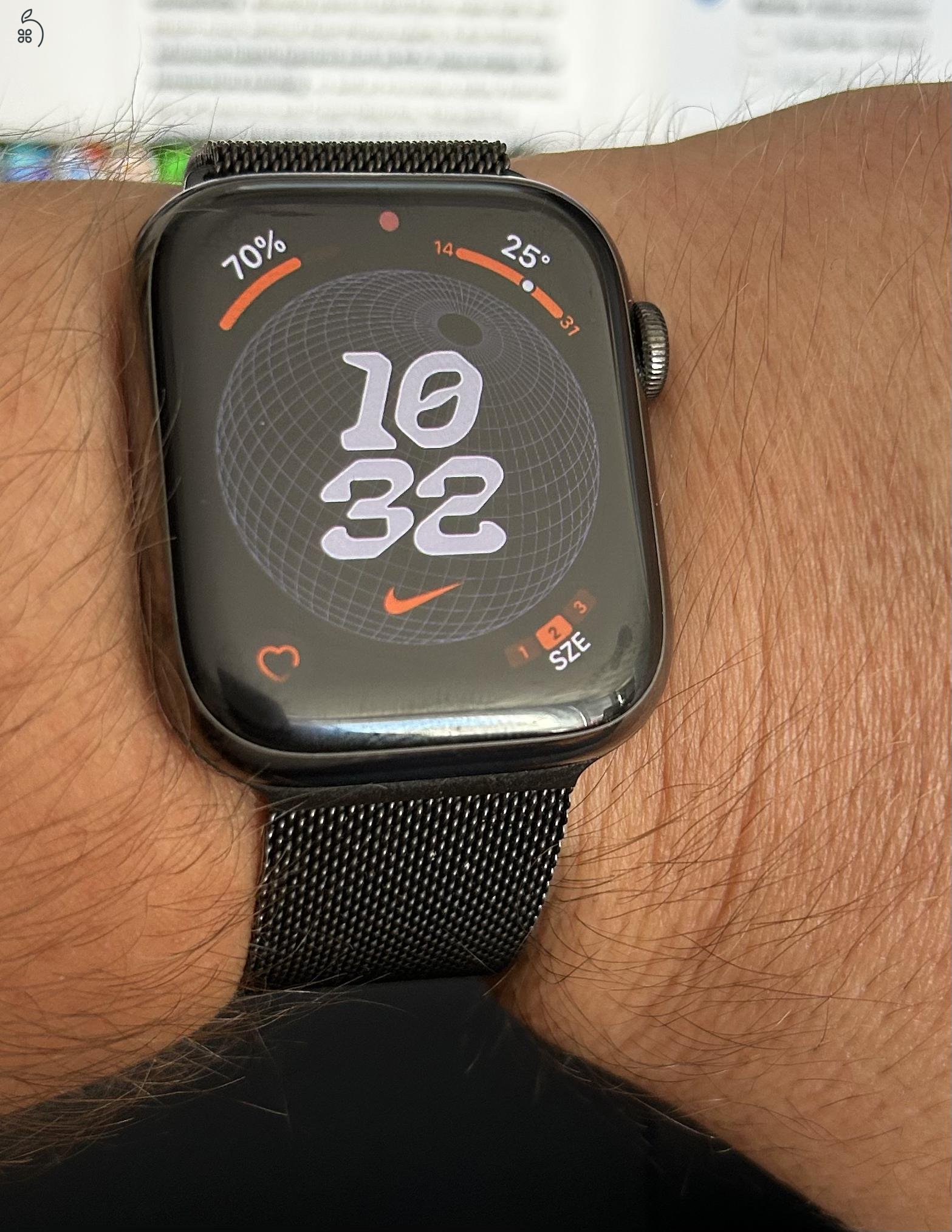 Apple Watch Series 9 45 mm GPS+Cellular (LTE) StainlessSteel Graphite színű Milánói szíjjal