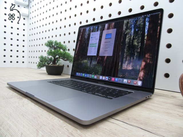 Apple Retina Macbook Pro 16 Touchbar - 2019 - 2020-as gyártás - Használt, újszerű - 500 Gb SSD - 51 ciklus az akkuban