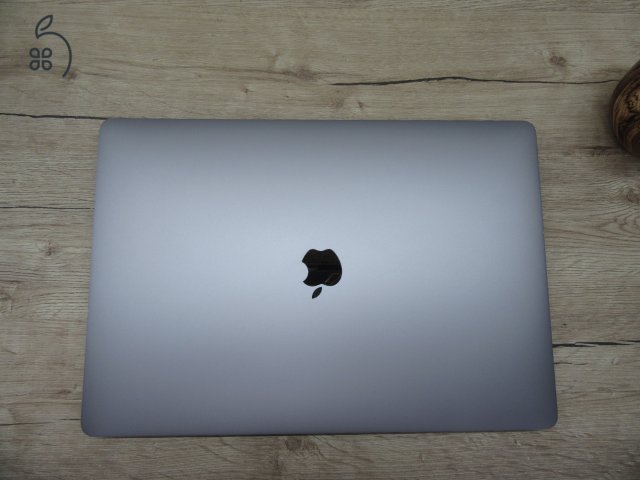 Apple Retina Macbook Pro 16 Touchbar - 2019 - 2020-as gyártás - Használt, újszerű - 500 Gb SSD - 51 ciklus az akkuban