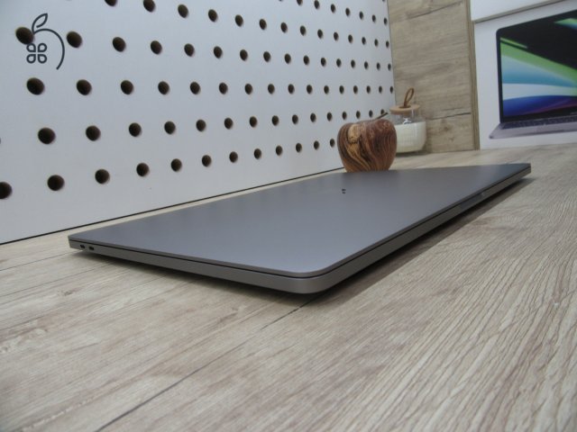Apple Retina Macbook Pro 16 Touchbar - 2019 - 2020-as gyártás - Használt, újszerű - 500 Gb SSD - 51 ciklus az akkuban
