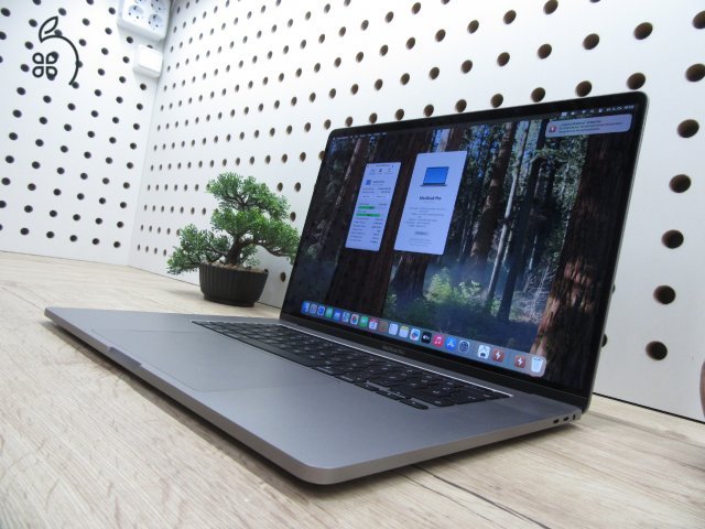 Apple Retina Macbook Pro 16 Touchbar - 2019 - 2020-as gyártás - Használt, újszerű 500 Gb SSD