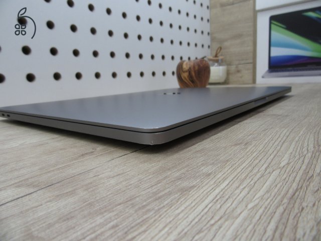 Apple Retina Macbook Pro 16 Touchbar - 2019 - 2020-as gyártás - Használt, újszerű 500 Gb SSD
