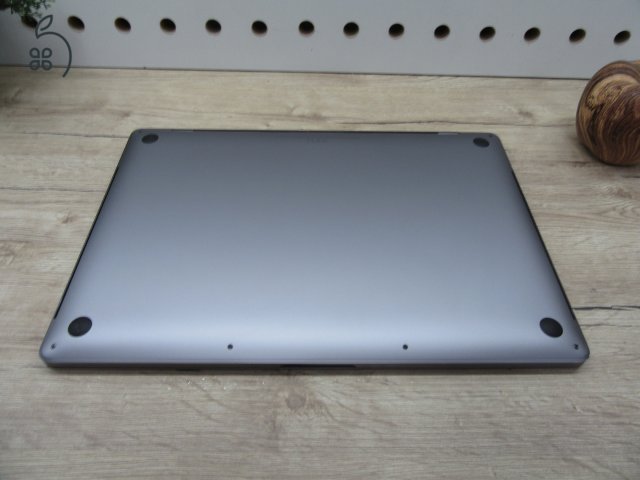 Apple Retina Macbook Pro 16 Touchbar - 2019 - 2020-as gyártás - Használt, újszerű 500 Gb SSD