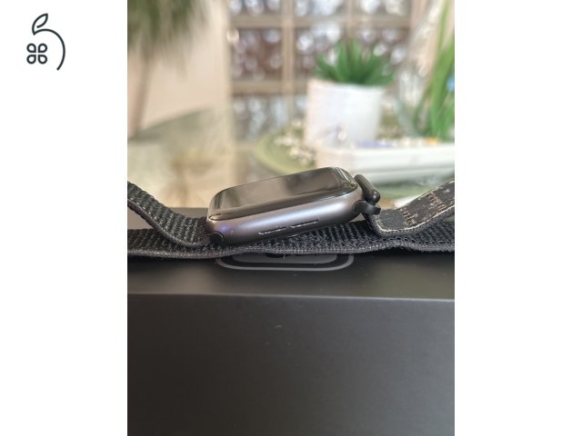  Apple watch series 4 44mm nike+