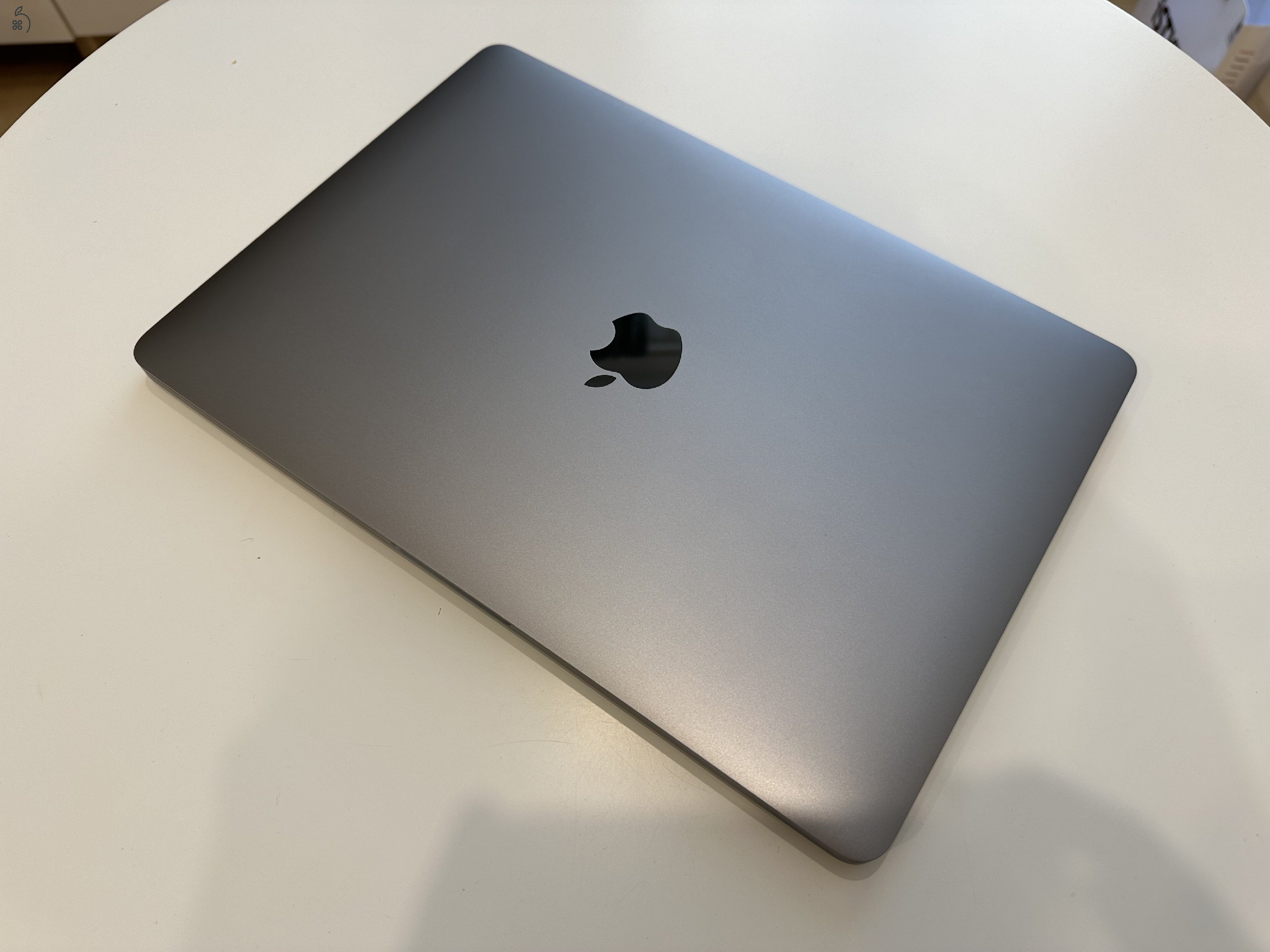 Újszerű -  MacBook Pro M1 13” / 8 GB RAM / 256 GB SSD / Touch Bar / Space Grey / HUN billentyűzet