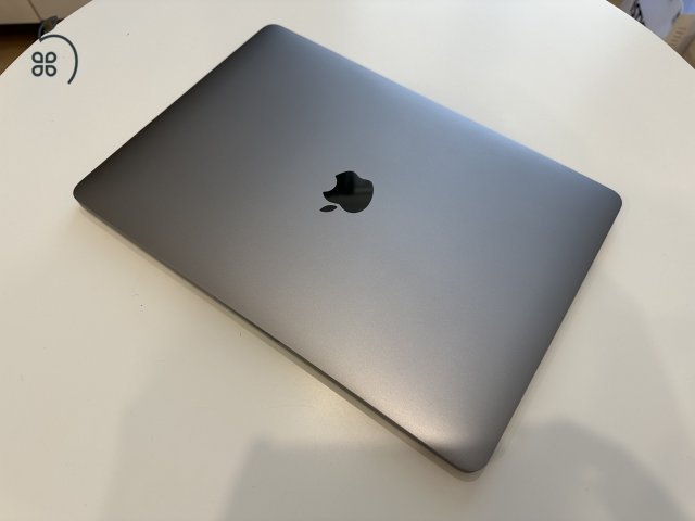 Újszerű -  MacBook Pro M1 13” / 8 GB RAM / 256 GB SSD / Touch Bar / Space Grey / HUN billentyűzet