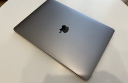 Újszerű -  MacBook Pro M1 13” / 8 GB RAM / 256 GB SSD / Touch Bar / Space Grey / HUN billentyűzet