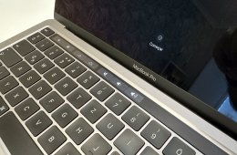 Újszerű -  MacBook Pro M1 13” / 8 GB RAM / 256 GB SSD / Touch Bar / Space Grey / HUN billentyűzet