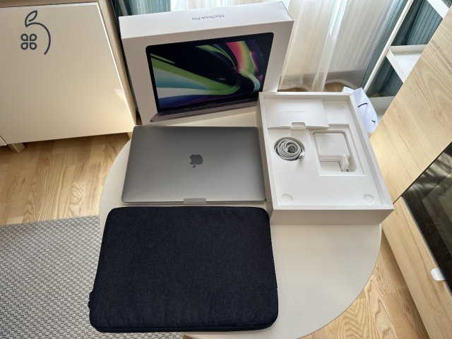 Újszerű -  MacBook Pro M1 13” / 8 GB RAM / 256 GB SSD / Touch Bar / Space Grey / HUN billentyűzet
