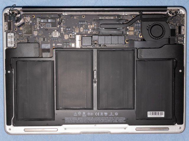 Macbook Air 2017 I5, 8GB RAM, 128 GB SSD