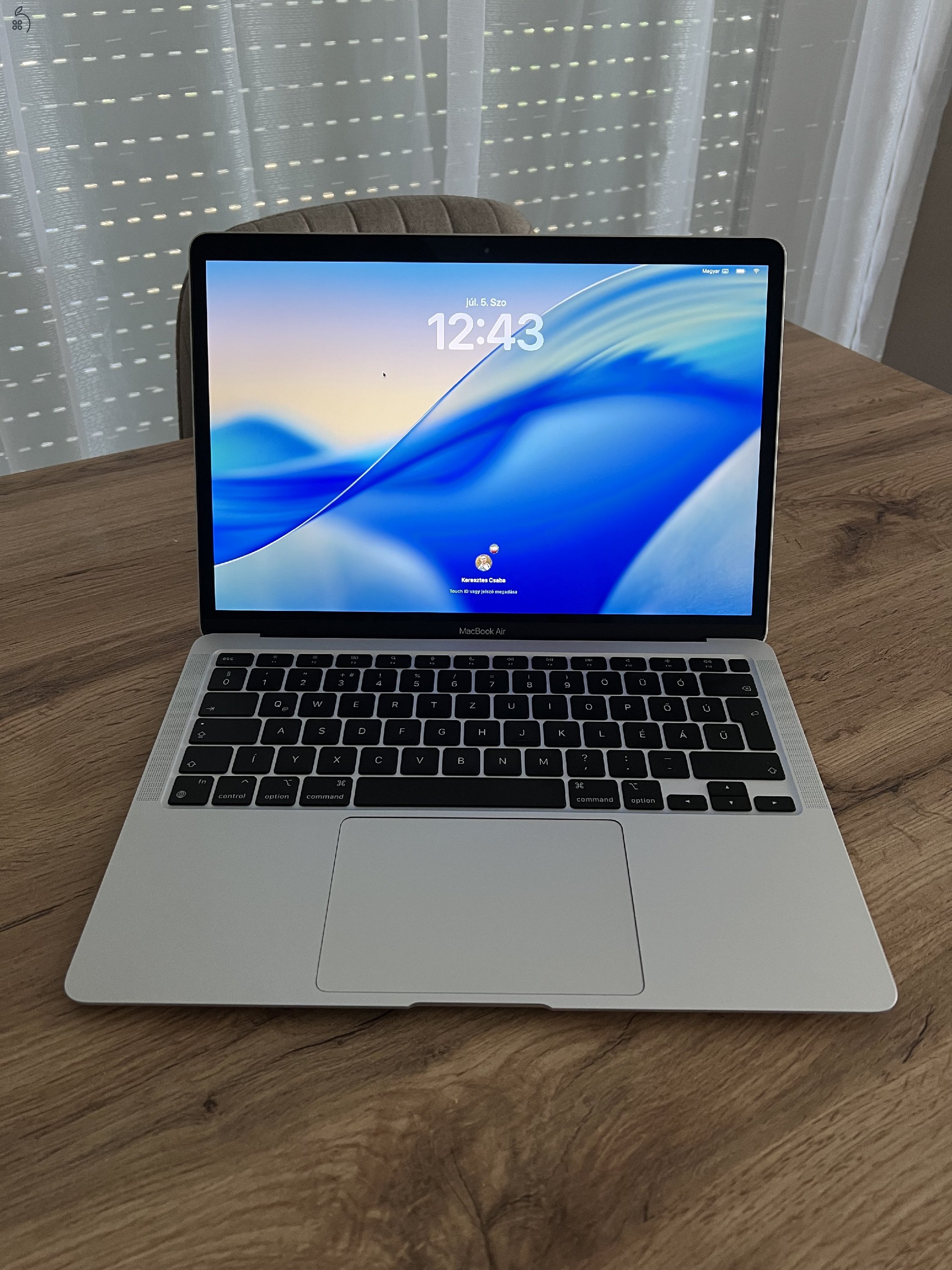 MacBook Air (M1, 2020)