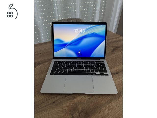MacBook Air (M1, 2020)