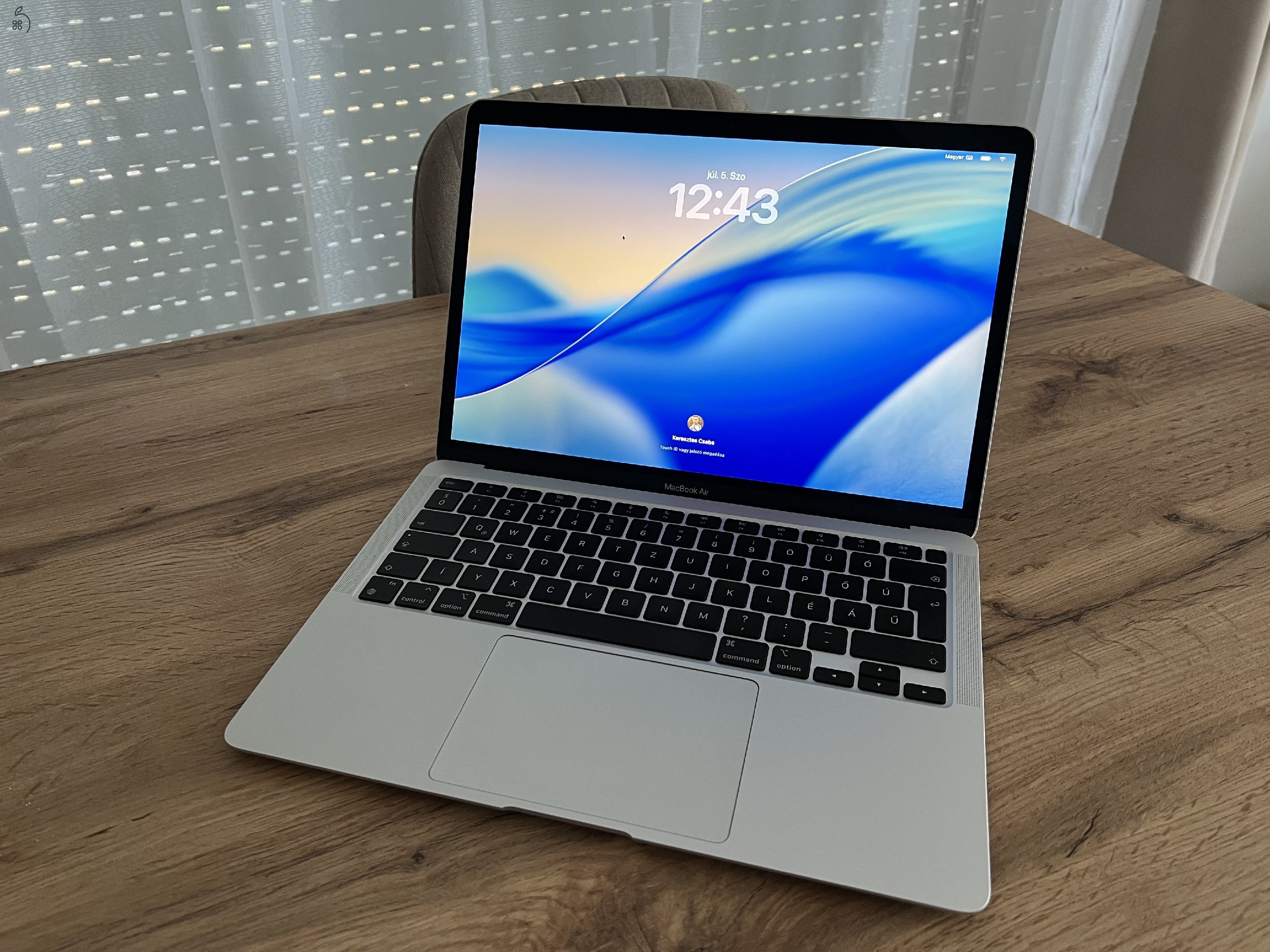 MacBook Air (M1, 2020)