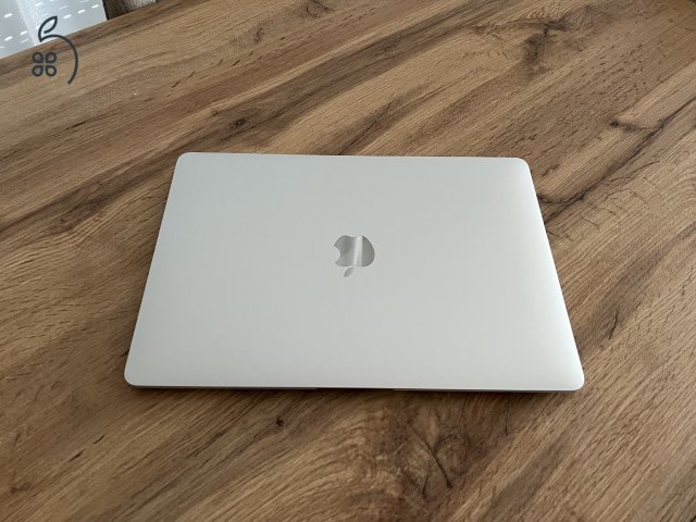 MacBook Air (M1, 2020)