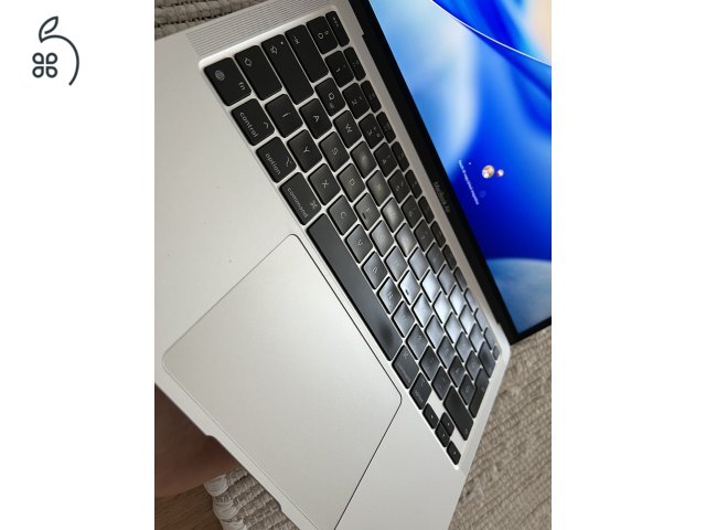 MacBook Air (M1, 2020)
