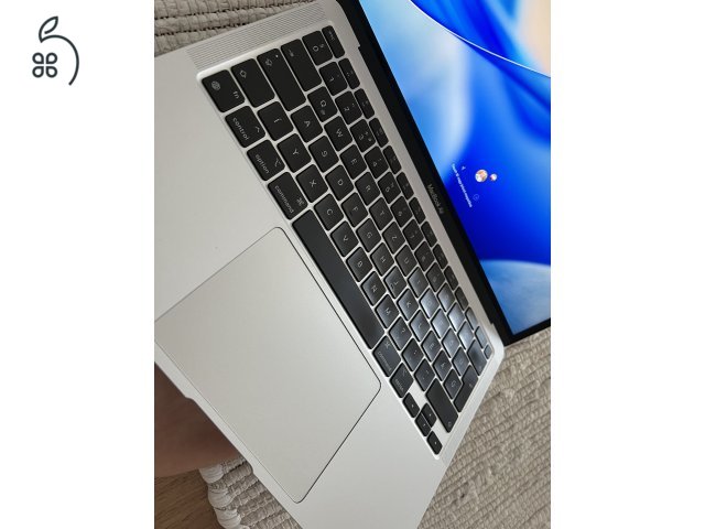 MacBook Air (M1, 2020)