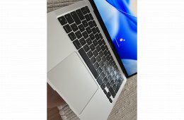 MacBook Air (M1, 2020)
