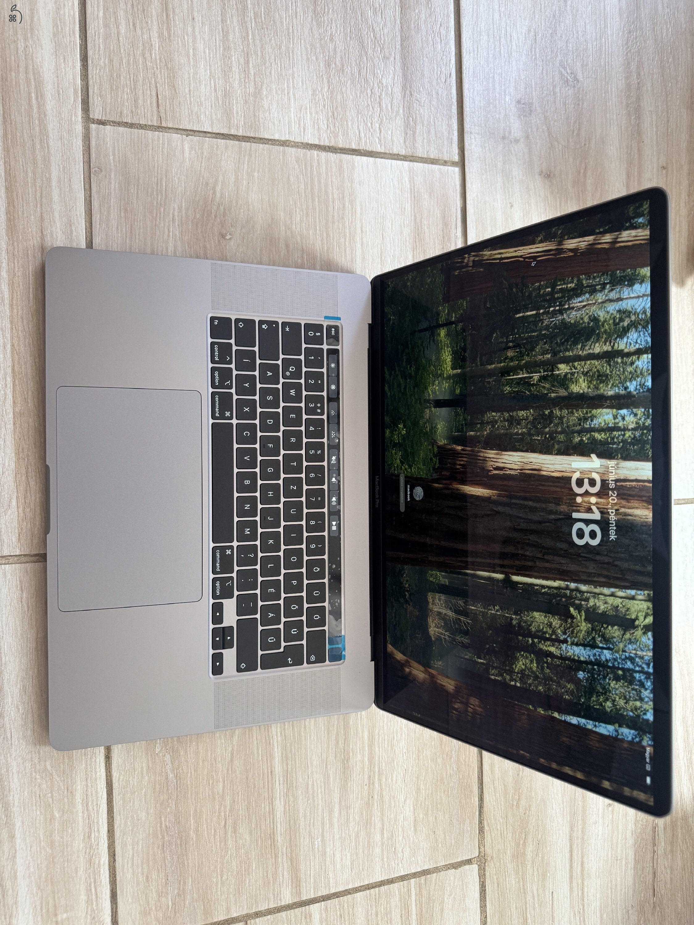 Macbook Pro 16' Spacegray i7 2.6Ghz /32Gb ram/ 512Gb SSD CTO Új Akksi!