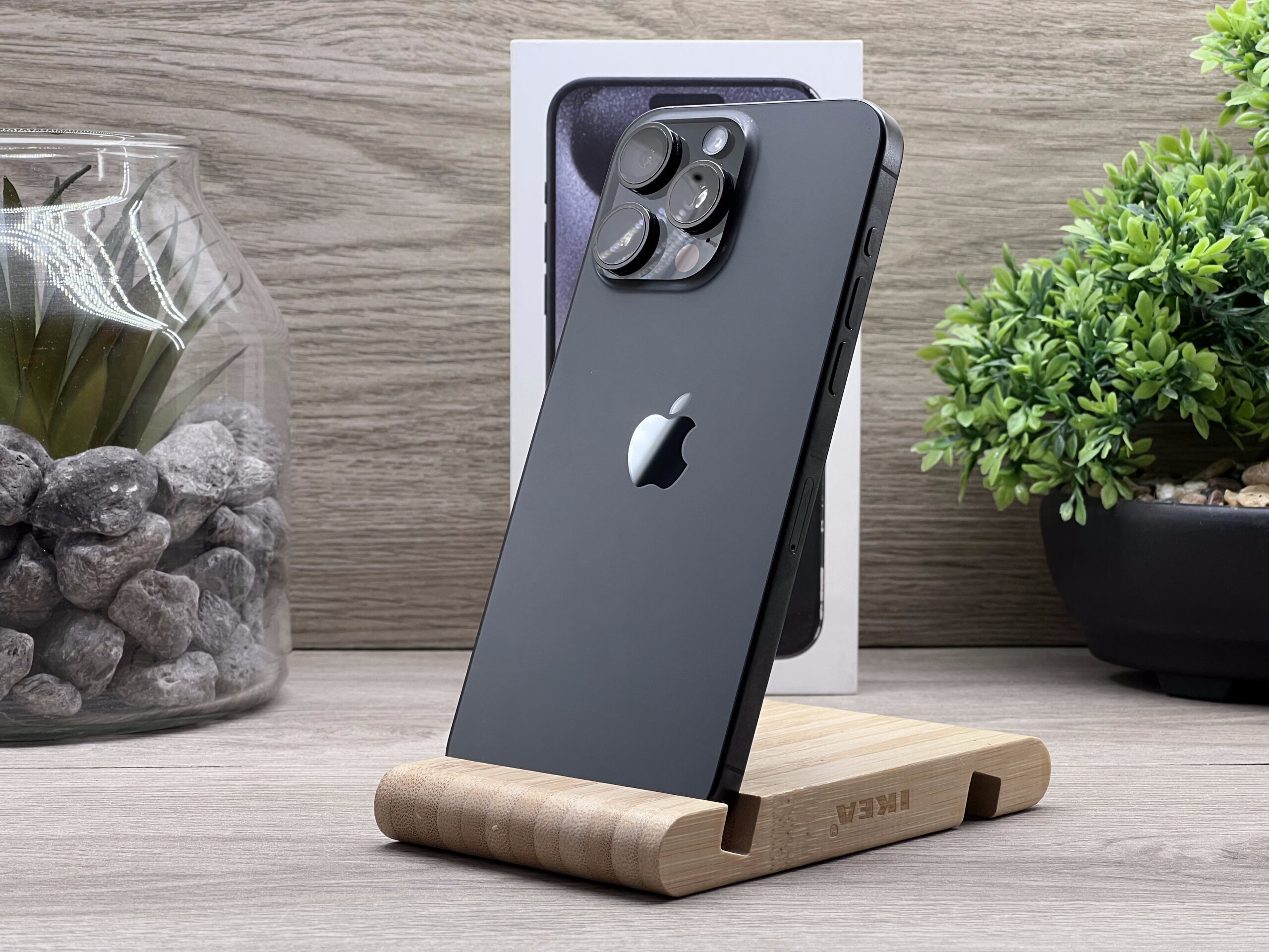 Hibátlan iPhone 15 Pro Max Black Titanium 256GB 2 ÉV Garanciával Számlával