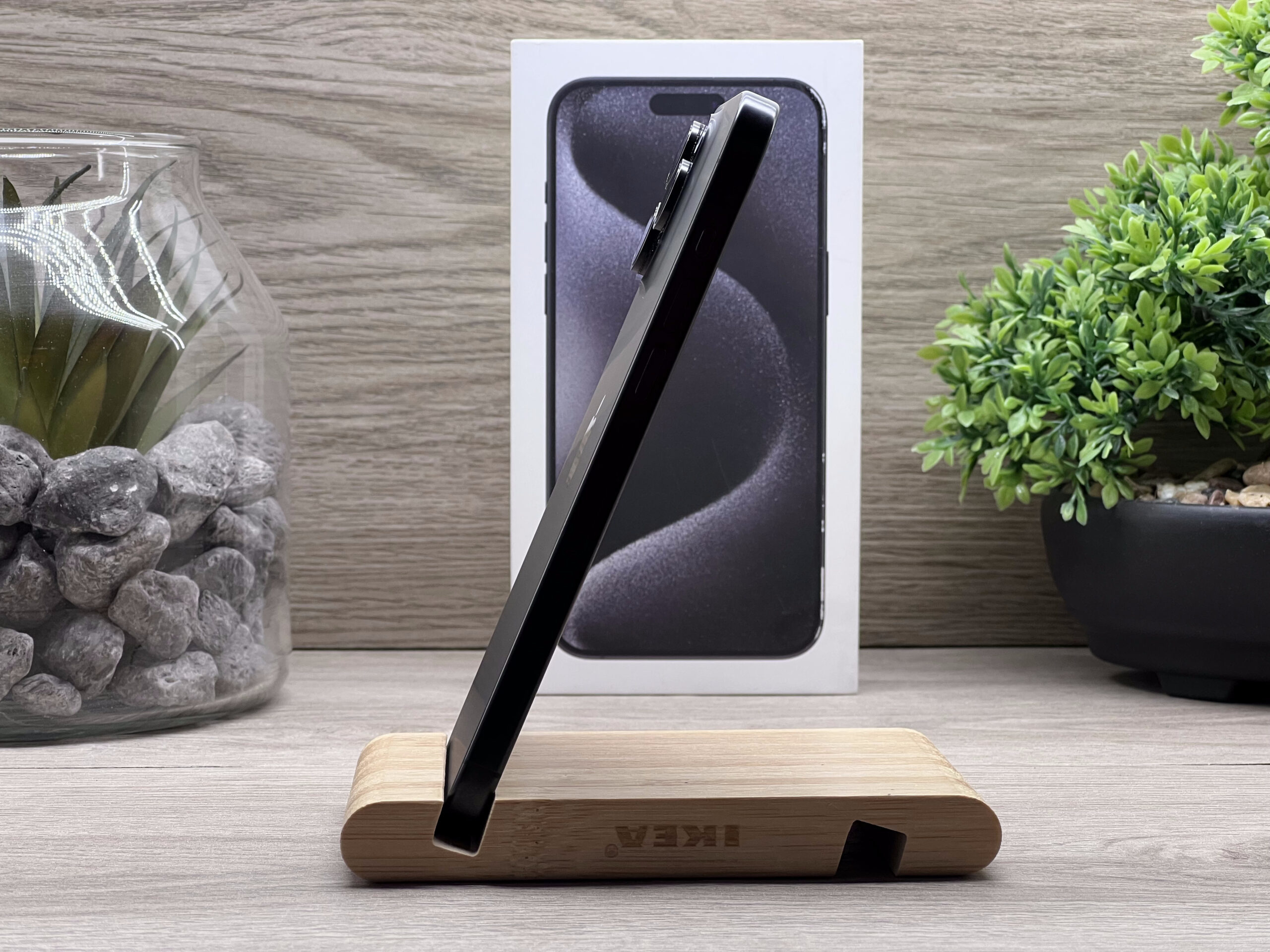 Hibátlan iPhone 15 Pro Max Black Titanium 256GB 2 ÉV Garanciával Számlával