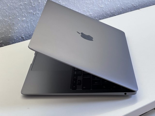 MacBook Air 2020 13 M1 256GB 2 ÉV Garanciával Számlával Aksi 97%