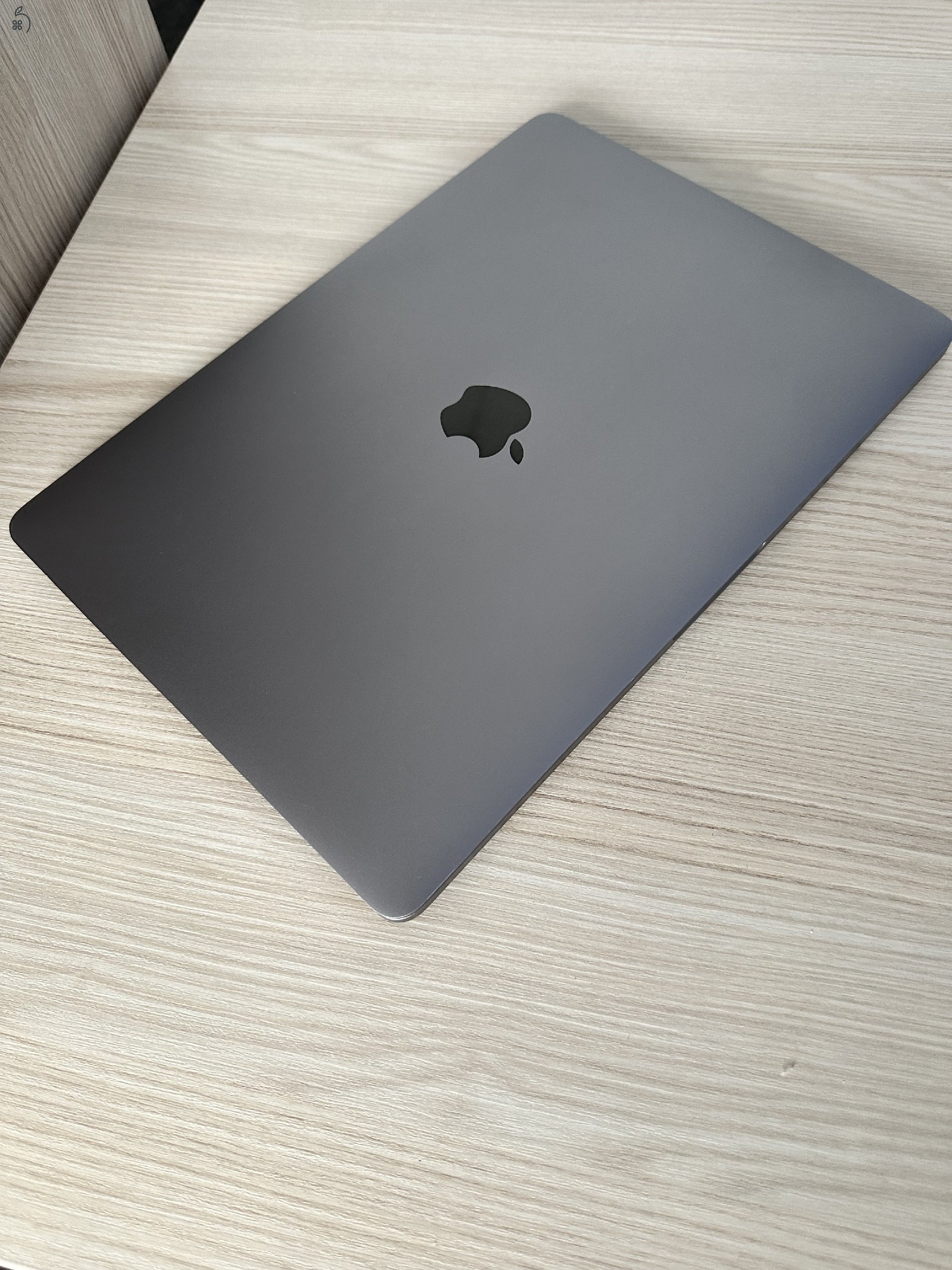  MacBook Pro i5 13” / 8 GB RAM / 512 GB SSD / Touch Bar / Space Grey / HUN billentyűzet / Megkímélt