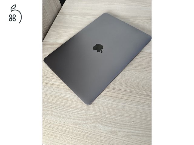  MacBook Pro i5 13” / 8 GB RAM / 512 GB SSD / Touch Bar / Space Grey / HUN billentyűzet / Megkímélt