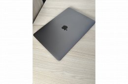  MacBook Pro i5 13” / 8 GB RAM / 512 GB SSD / Touch Bar / Space Grey / HUN billentyűzet / Megkímélt