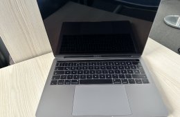  MacBook Pro i5 13” / 8 GB RAM / 512 GB SSD / Touch Bar / Space Grey / HUN billentyűzet / Megkímélt