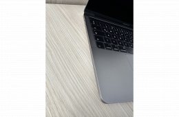  MacBook Pro i5 13” / 8 GB RAM / 512 GB SSD / Touch Bar / Space Grey / HUN billentyűzet / Megkímélt