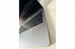  MacBook Pro i5 13” / 8 GB RAM / 512 GB SSD / Touch Bar / Space Grey / HUN billentyűzet / Megkímélt