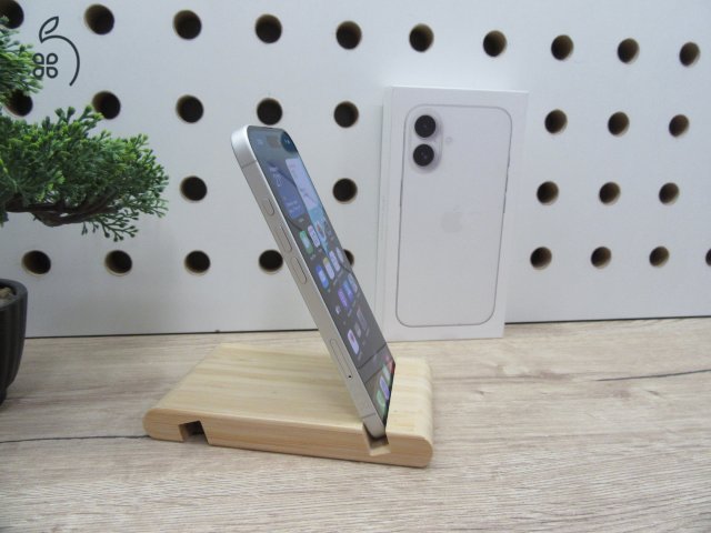 Apple iPhone 16 - White - Használt, újszerű