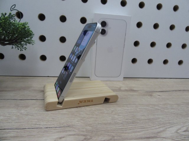 Apple iPhone 16 - White - Használt, újszerű