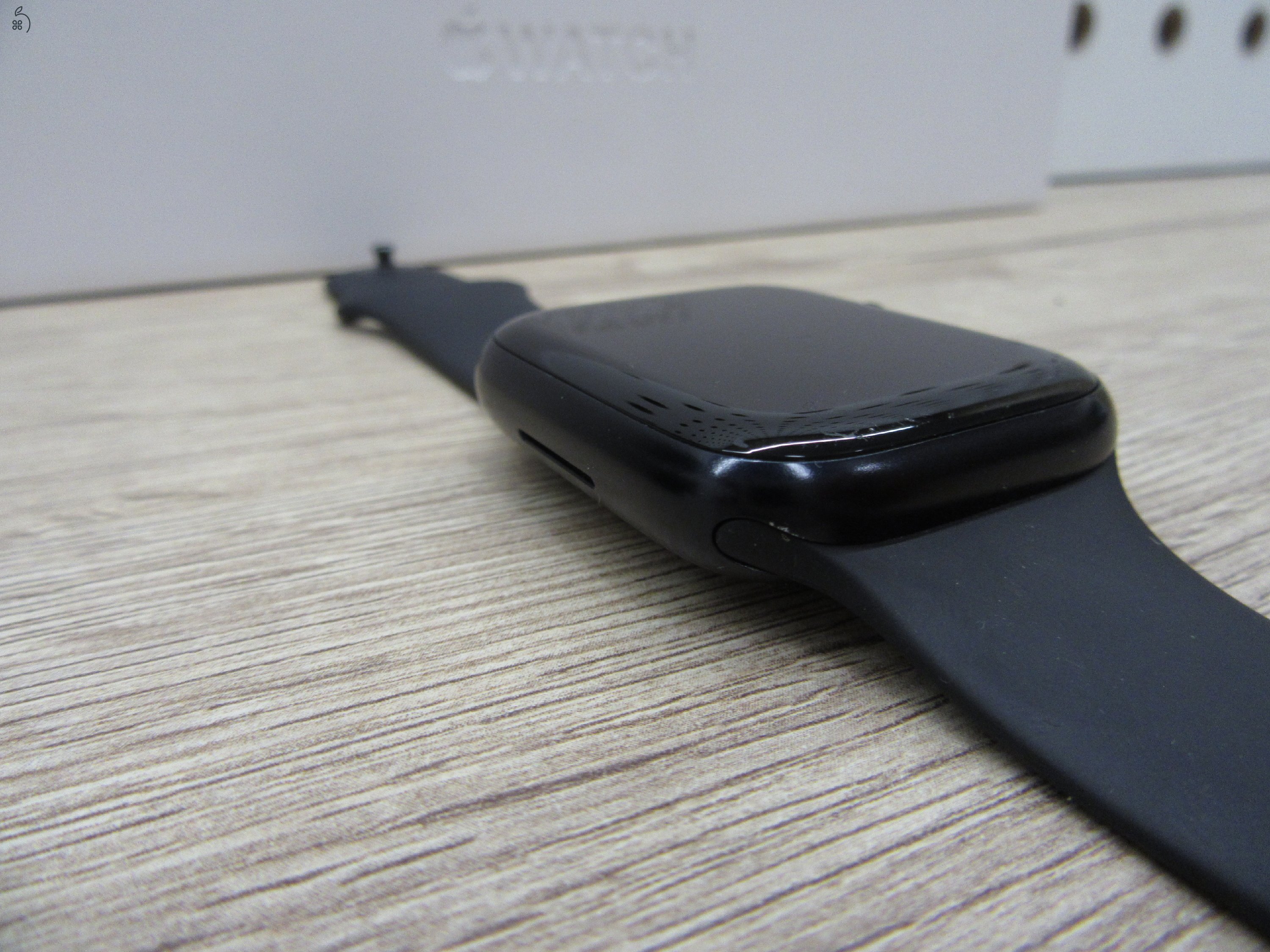 Apple Watch 8 - 45 mm - Használt, karcmentes