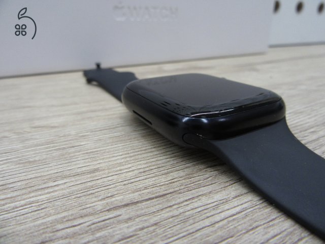 Apple Watch 8 - 45 mm - Használt, karcmentes