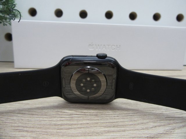 Apple Watch 8 - 45 mm - Használt, karcmentes