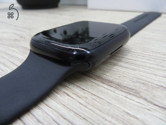 Apple Watch 8 - 45 mm - Használt, karcmentes