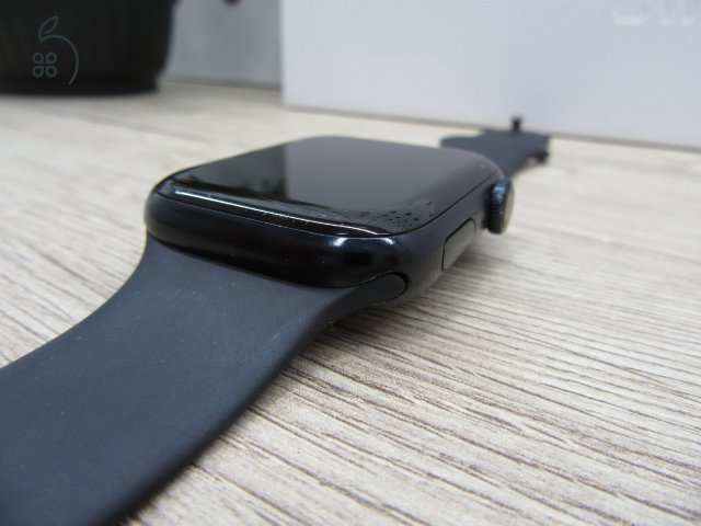 Apple Watch 8 - 45 mm - Használt, karcmentes