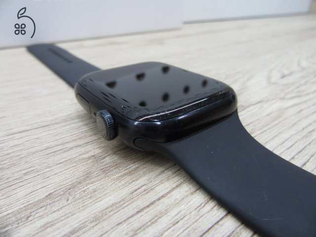 Apple Watch 8 - 45 mm - Használt, karcmentes