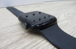 Apple Watch 8 - 45 mm - Használt, karcmentes