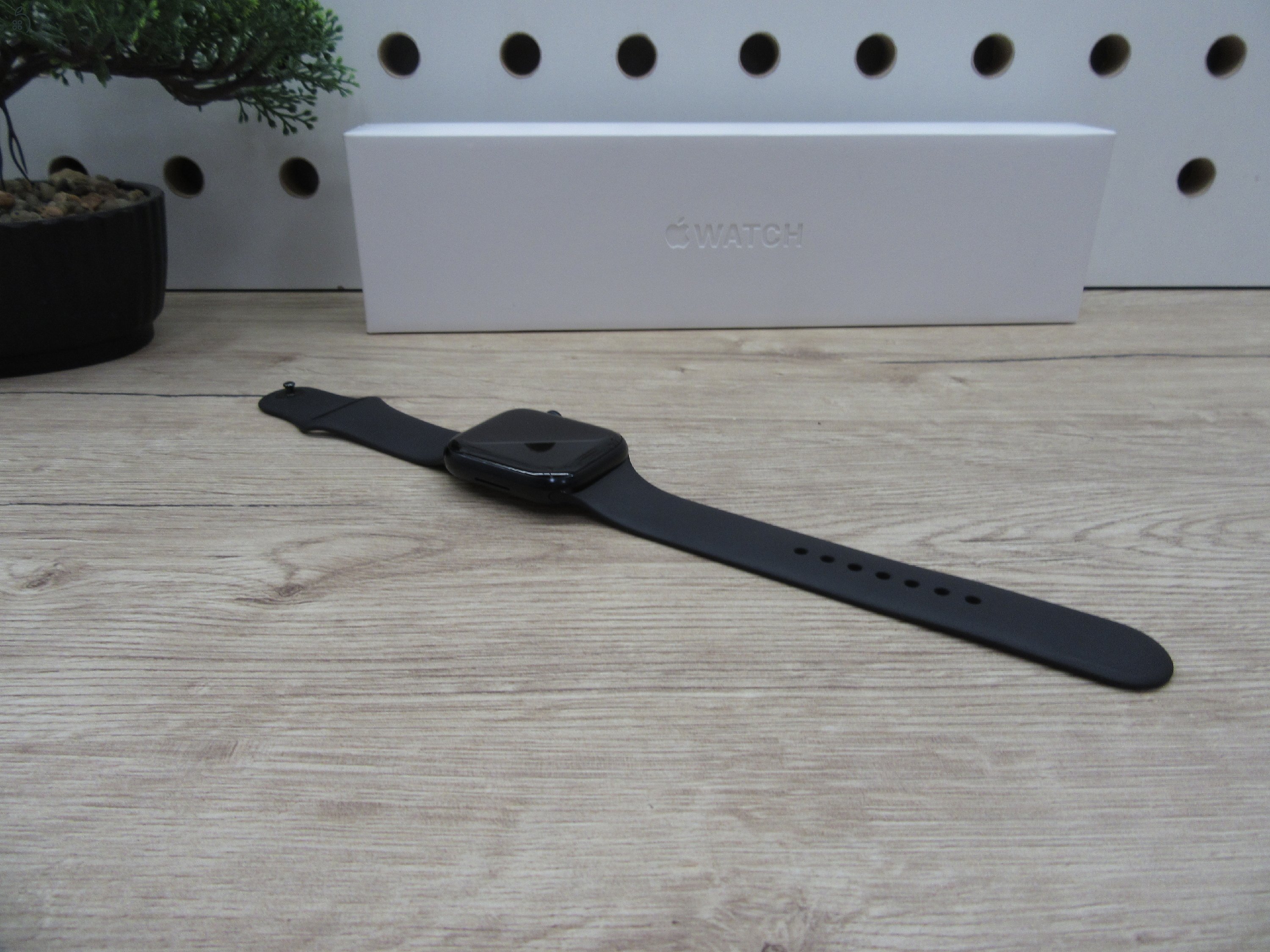 Apple Watch 8 - 45 mm - Használt, karcmentes