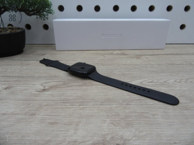 Apple Watch 8 - 45 mm - Használt, karcmentes