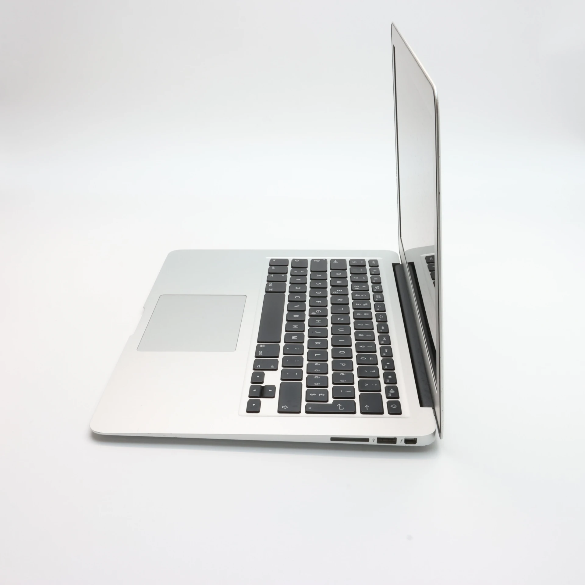 !! 1 ÉV GARANCIA !! MacBook Air 13″ 2015 i5 128 GB 4 GB RAM Silver EU Bill
