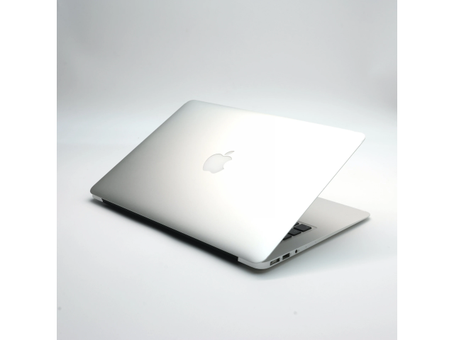 !! 1 ÉV GARANCIA !! MacBook Air 13″ 2015 i5 128 GB 4 GB RAM Silver EU Bill