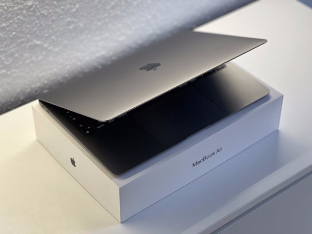 MacBook Air 2020 13 M1 256GB 2 ÉV Garanciával Számlával