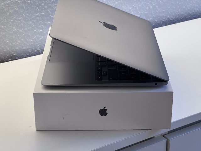 MacBook Air 2020 13 M1 256GB 2 ÉV Garanciával Számlával