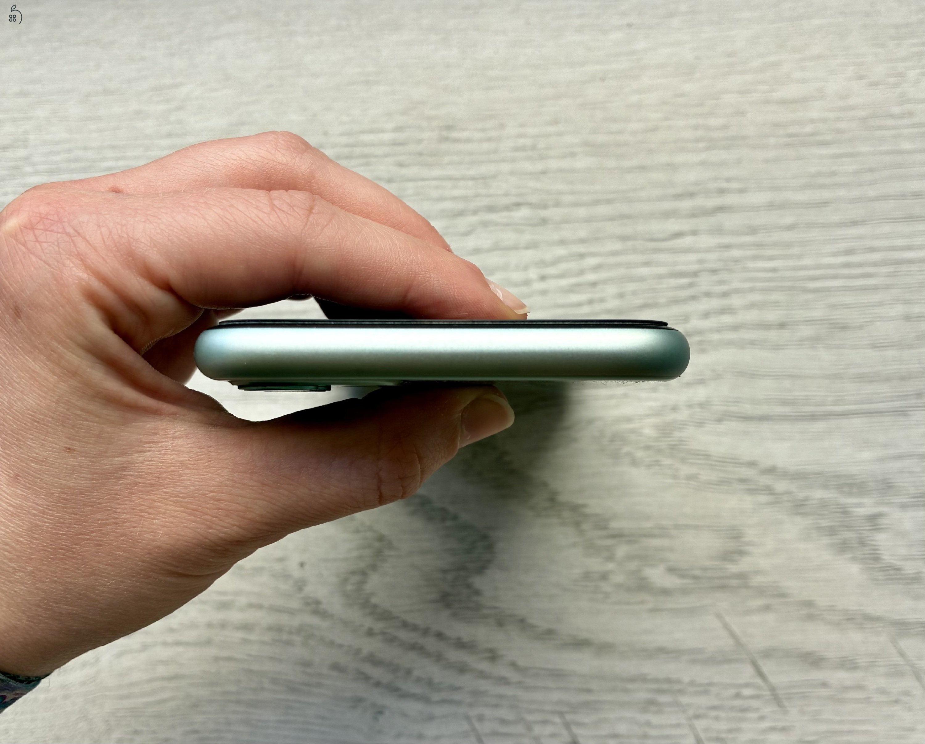 Iphone 11 256 GB (használt, jó állapotú)